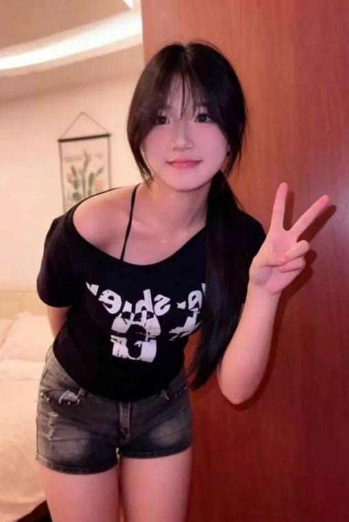 网友自拍：分享女大学妹一枚22[20P]-便宜姬