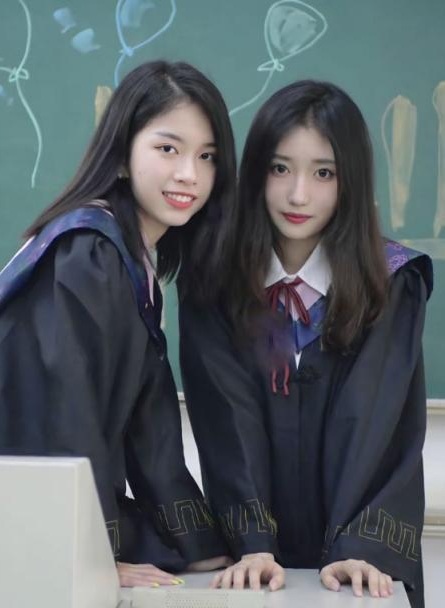 ⚫️【原档】去安徽旅游认识的03年反差大学生 聊着就上床了 连体黑丝露脸自拍-便宜姬