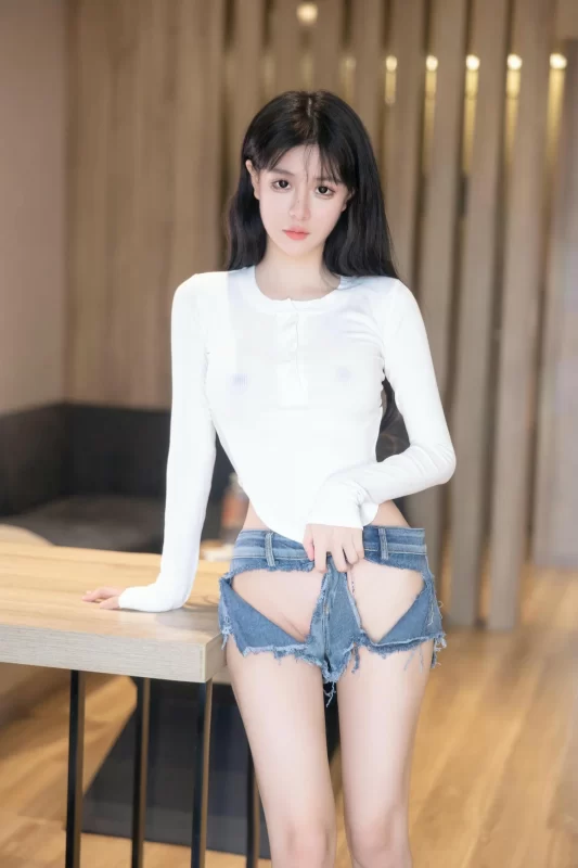 【谢小蒽牛仔裤】谢小蒽诱惑超短牛仔裤-便宜姬