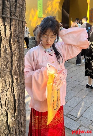 ⭐⭐【原档】江苏淮安外表文静女生看着软萌安静 私下却格外骚气[316M/MP4/SSD]-便宜姬