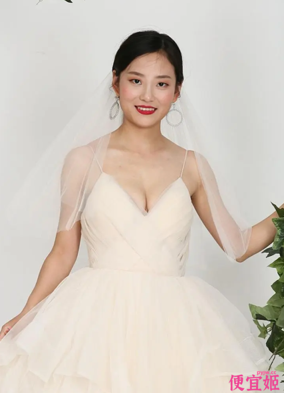 [有名有姓-经典露脸] 内蒙古人妻婊的扛把子 调皮爱玩那方面经验很丰富[224P+1V]-便宜姬