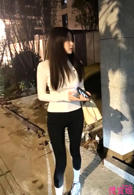 ★★★经典推荐❤️[苏Dom]晚上带175校花户外露出 身穿瑜伽裤 大长腿 模特身材-便宜姬